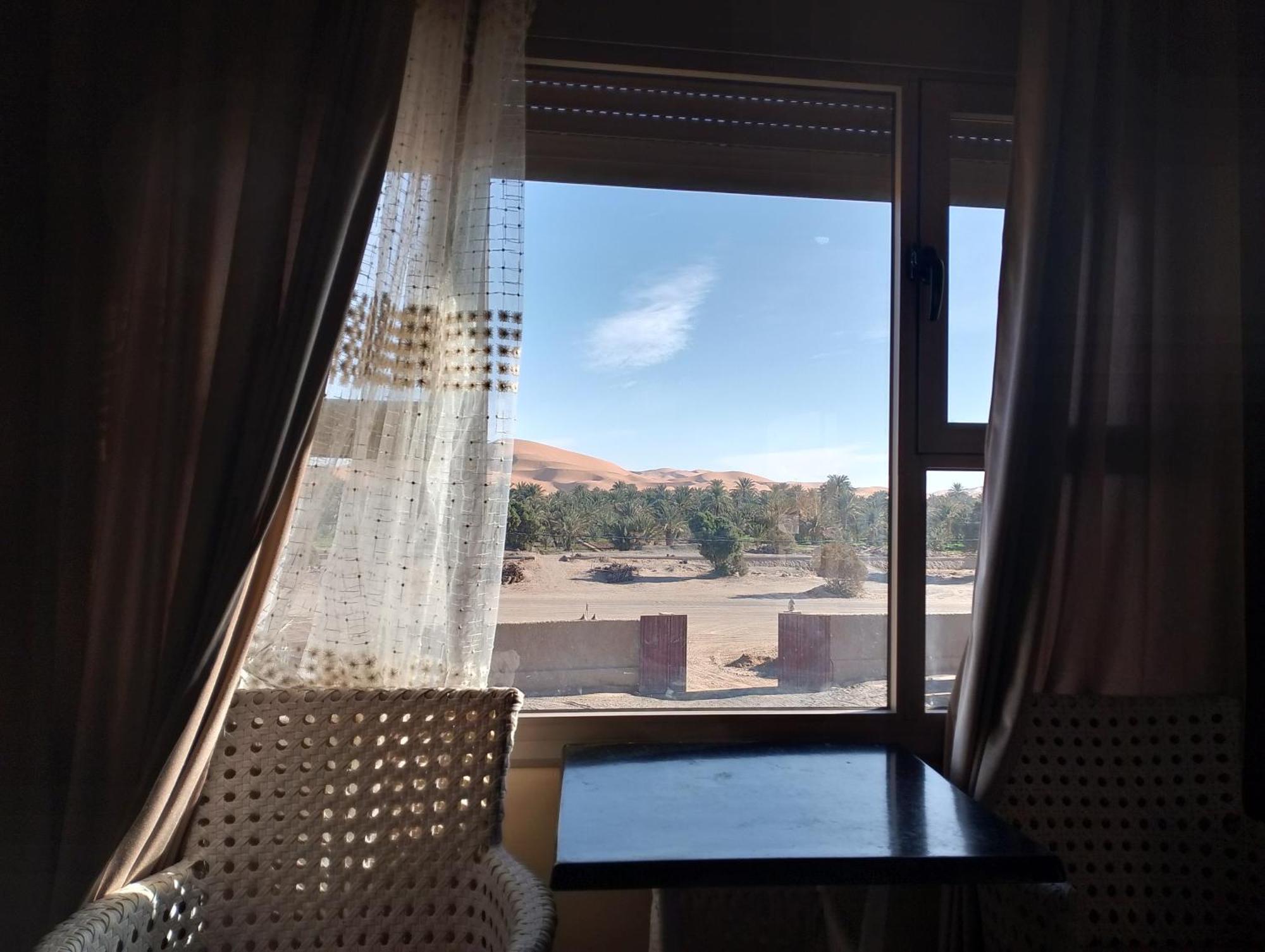 Hotel Riad Oasis Merzouga Bagian luar foto
