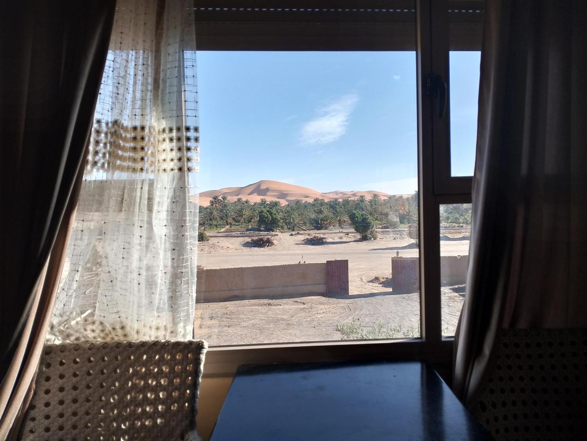 Hotel Riad Oasis Merzouga Bagian luar foto