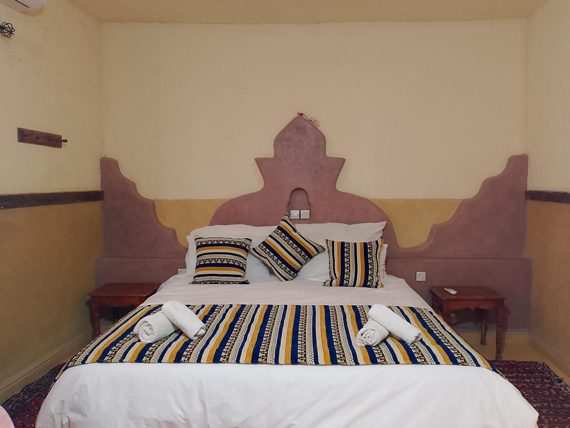 Hotel Riad Oasis Merzouga Bagian luar foto