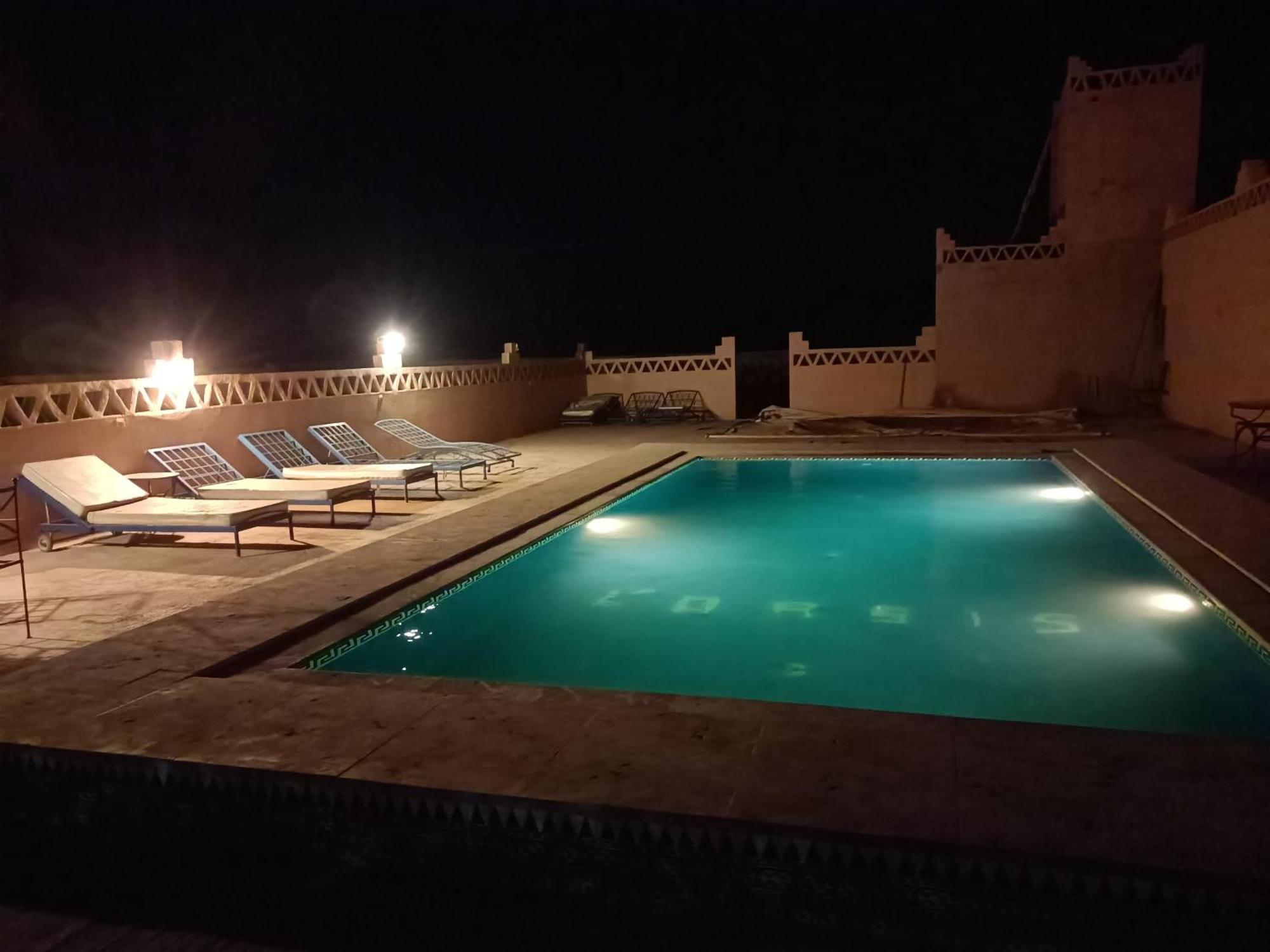 Hotel Riad Oasis Merzouga Bagian luar foto