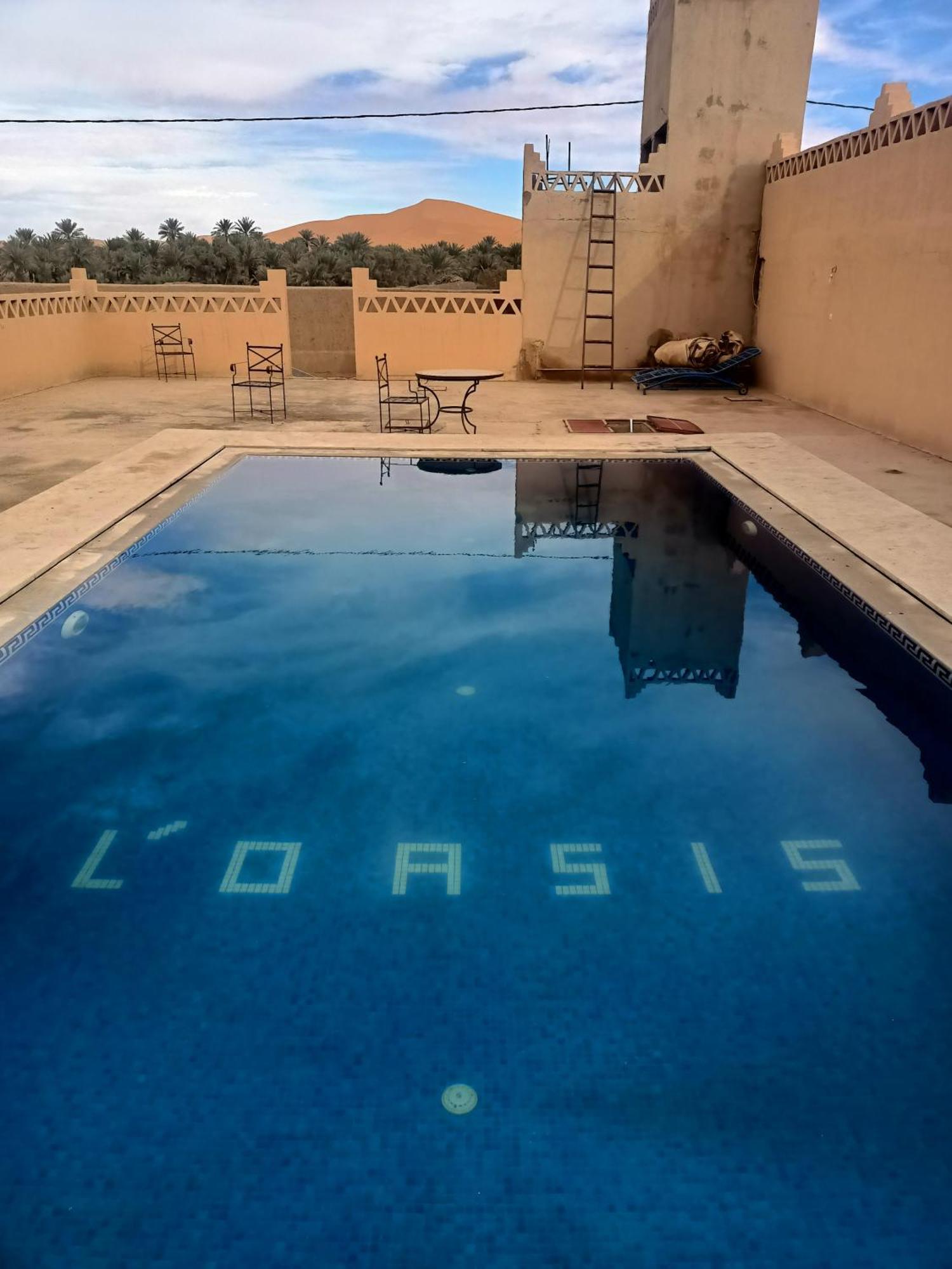 Hotel Riad Oasis Merzouga Bagian luar foto