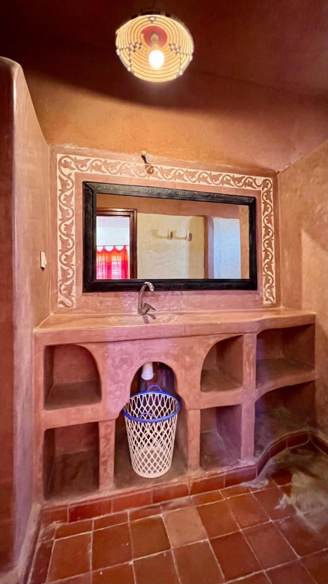 Hotel Riad Oasis Merzouga Bagian luar foto