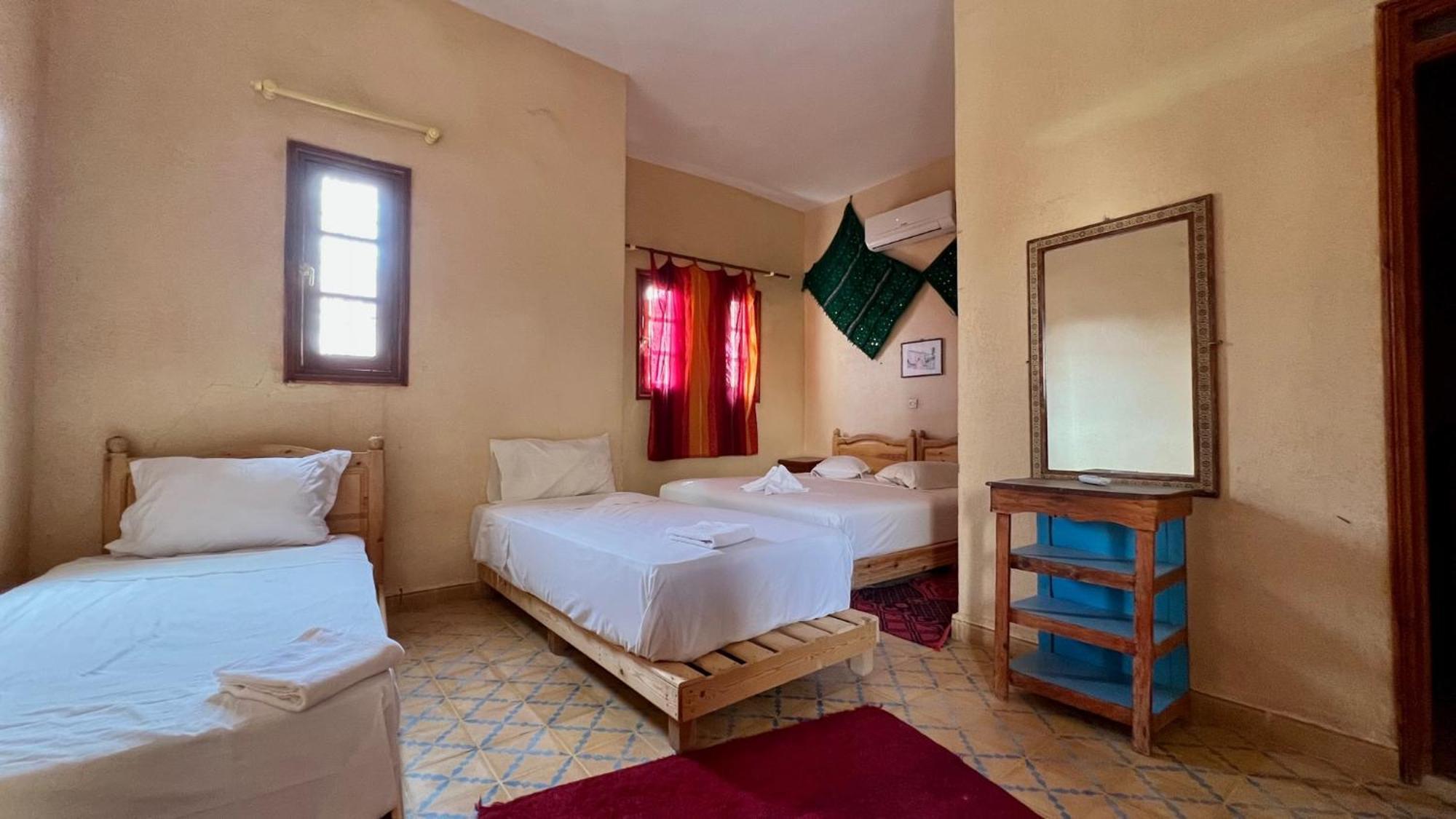 Hotel Riad Oasis Merzouga Bagian luar foto