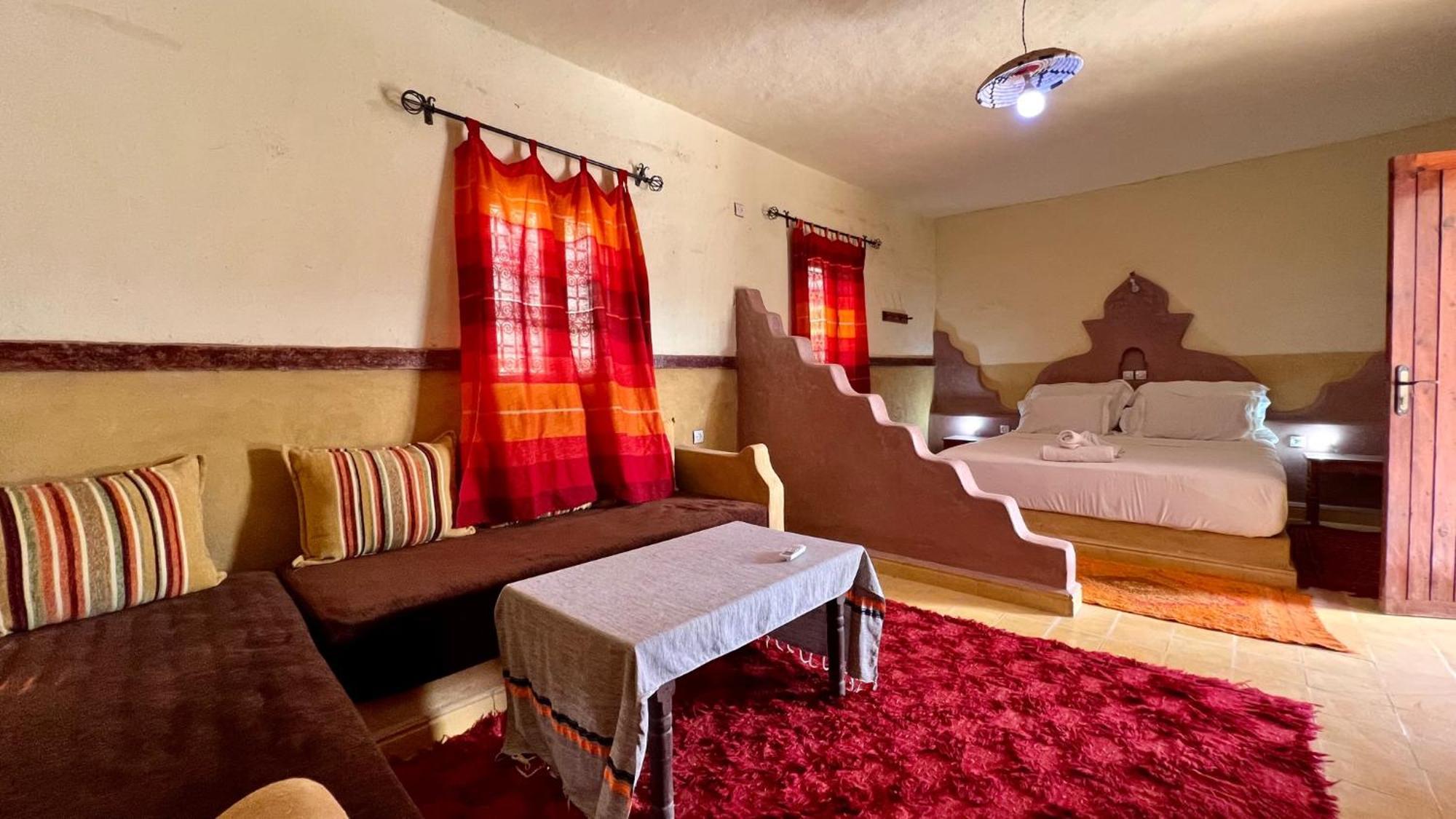 Hotel Riad Oasis Merzouga Bagian luar foto