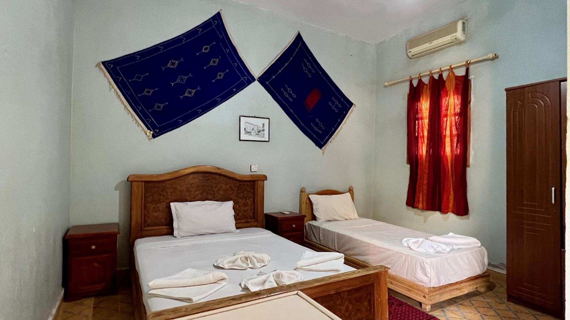 Hotel Riad Oasis Merzouga Bagian luar foto