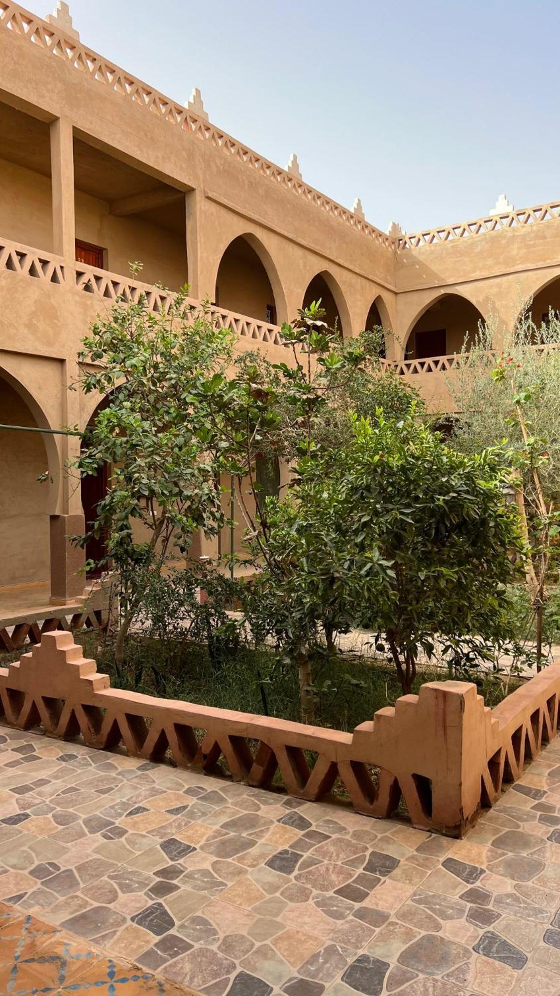 Hotel Riad Oasis Merzouga Bagian luar foto
