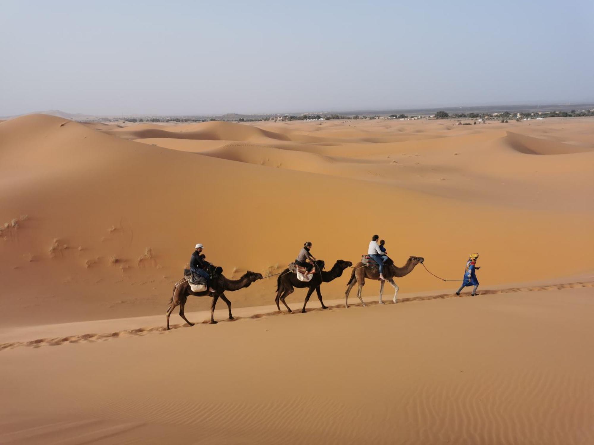 Hotel Riad Oasis Merzouga Bagian luar foto