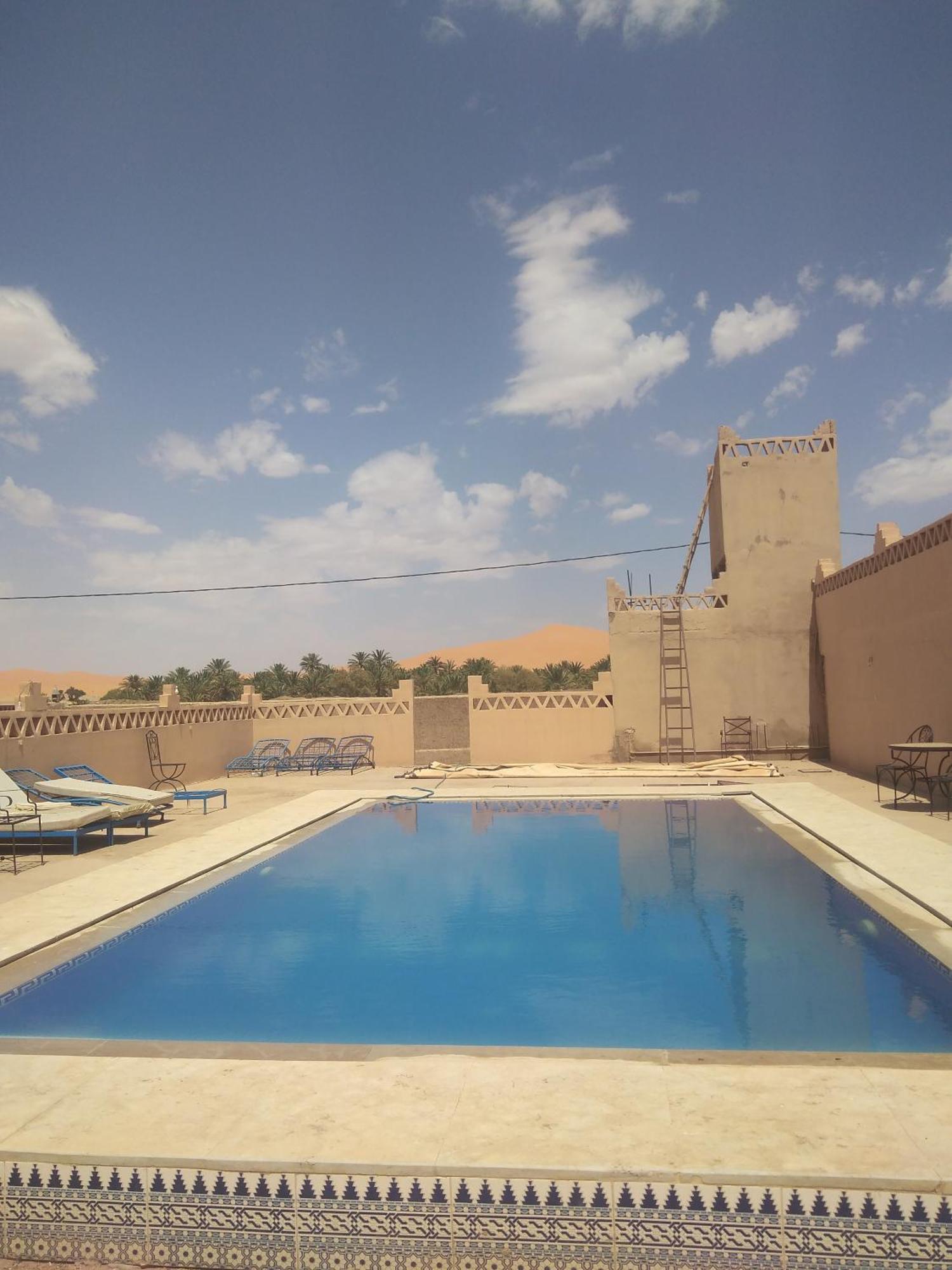 Hotel Riad Oasis Merzouga Bagian luar foto