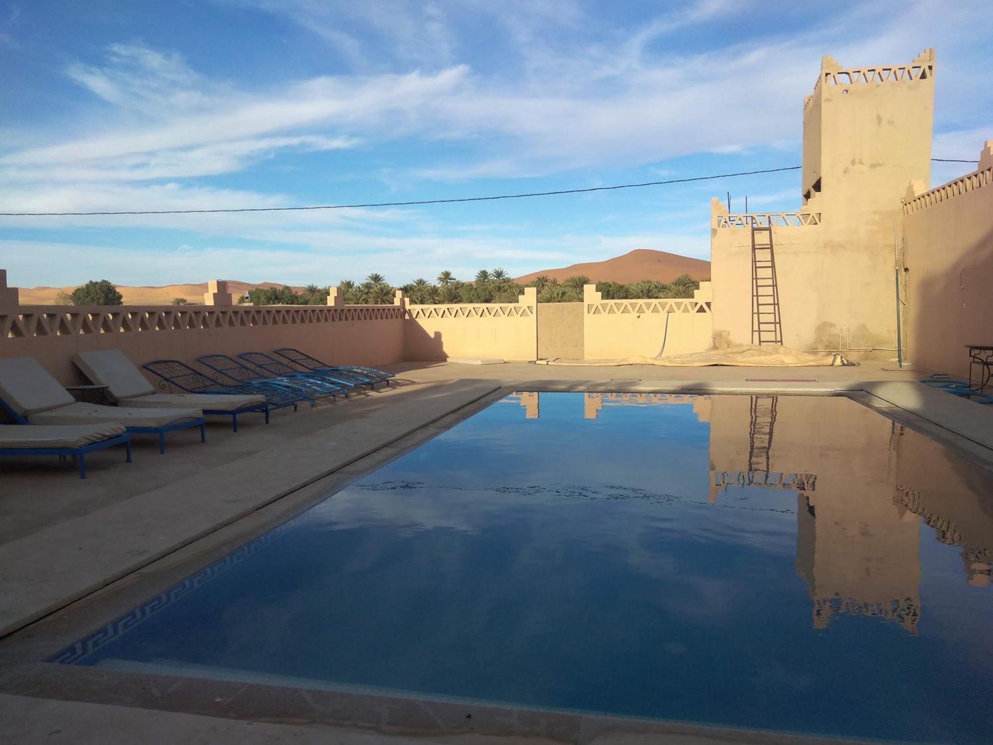 Hotel Riad Oasis Merzouga Bagian luar foto