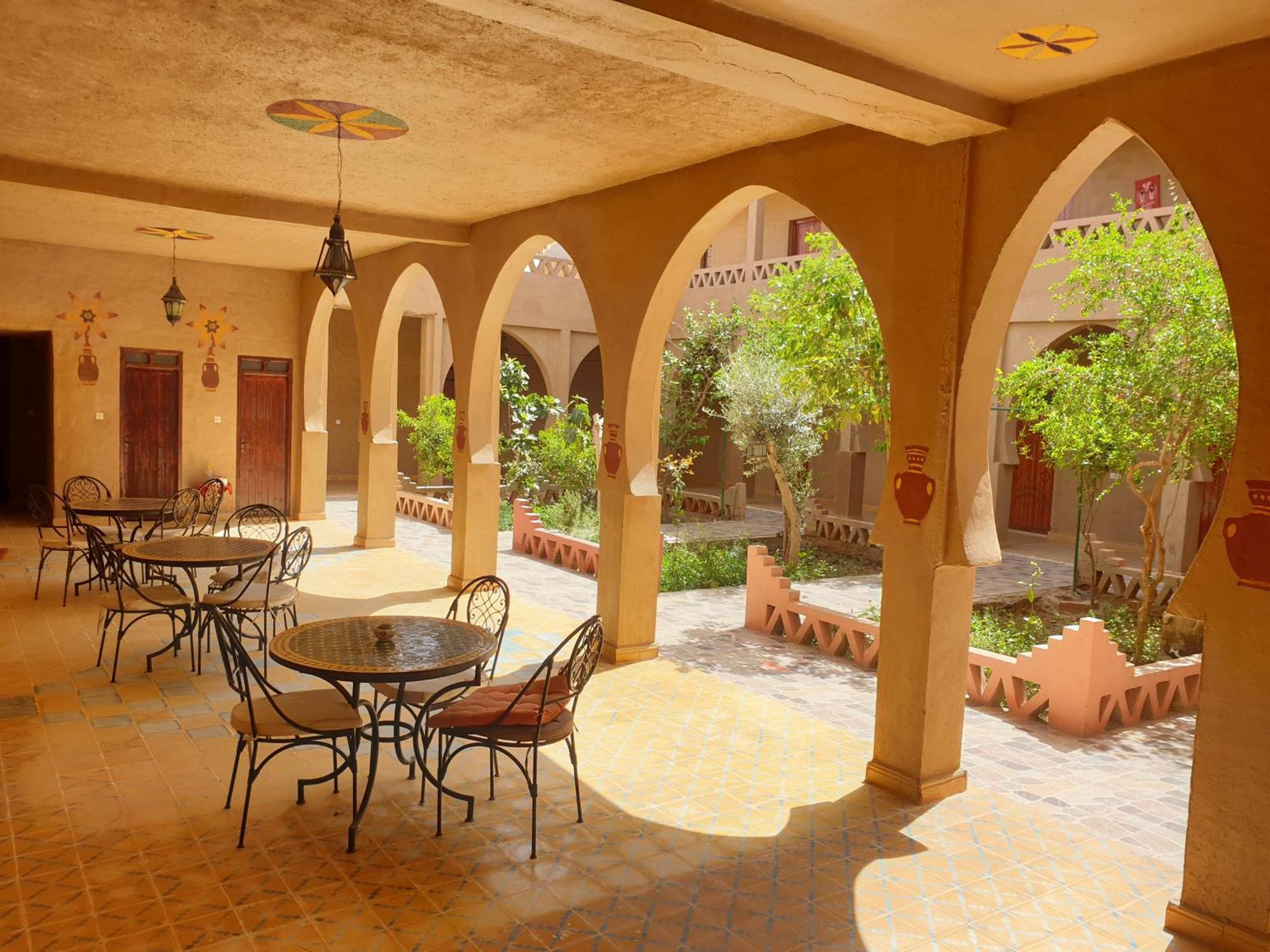 Hotel Riad Oasis Merzouga Bagian luar foto