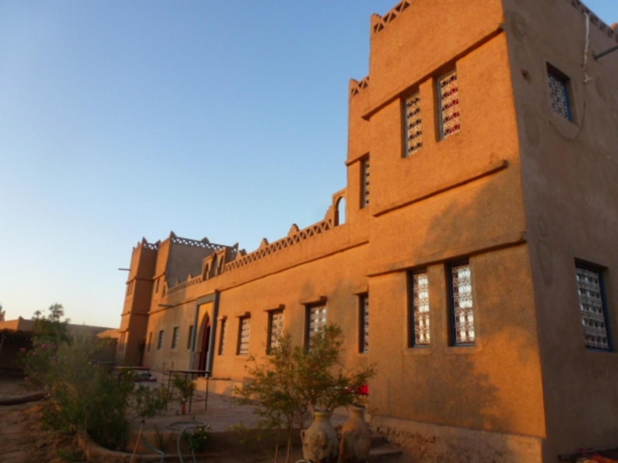 Hotel Riad Oasis Merzouga Bagian luar foto