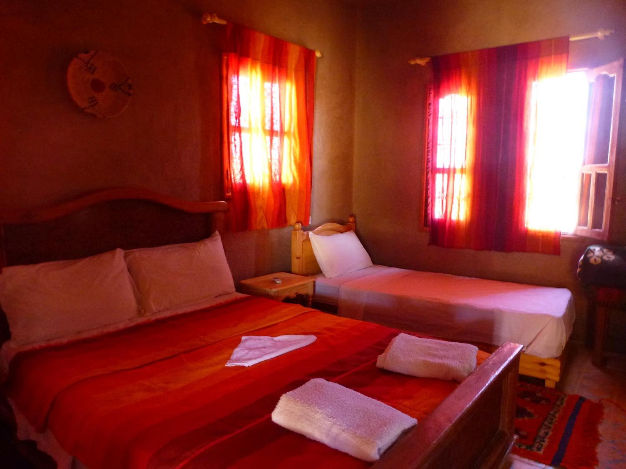 Hotel Riad Oasis Merzouga Bagian luar foto