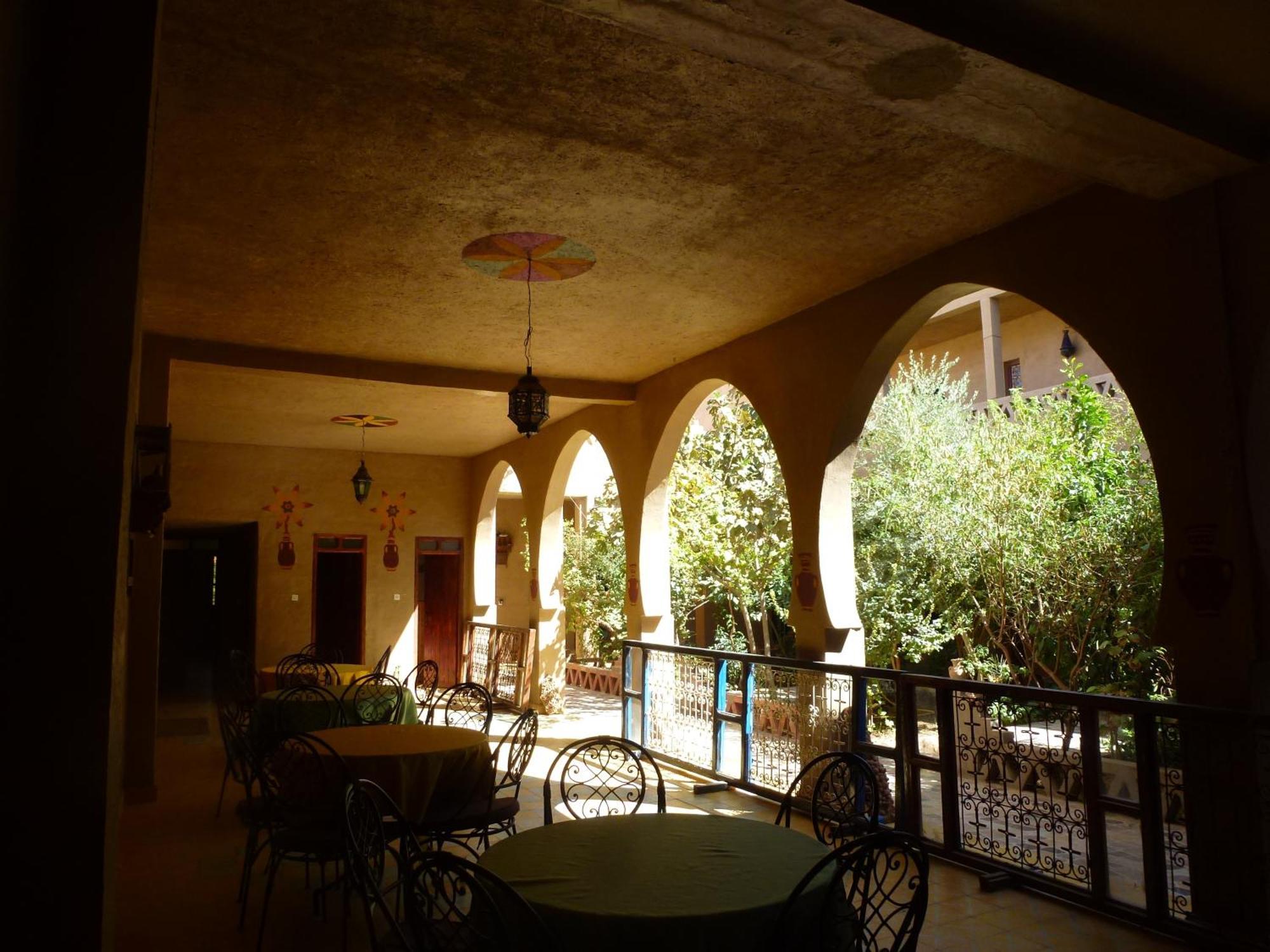 Hotel Riad Oasis Merzouga Bagian luar foto
