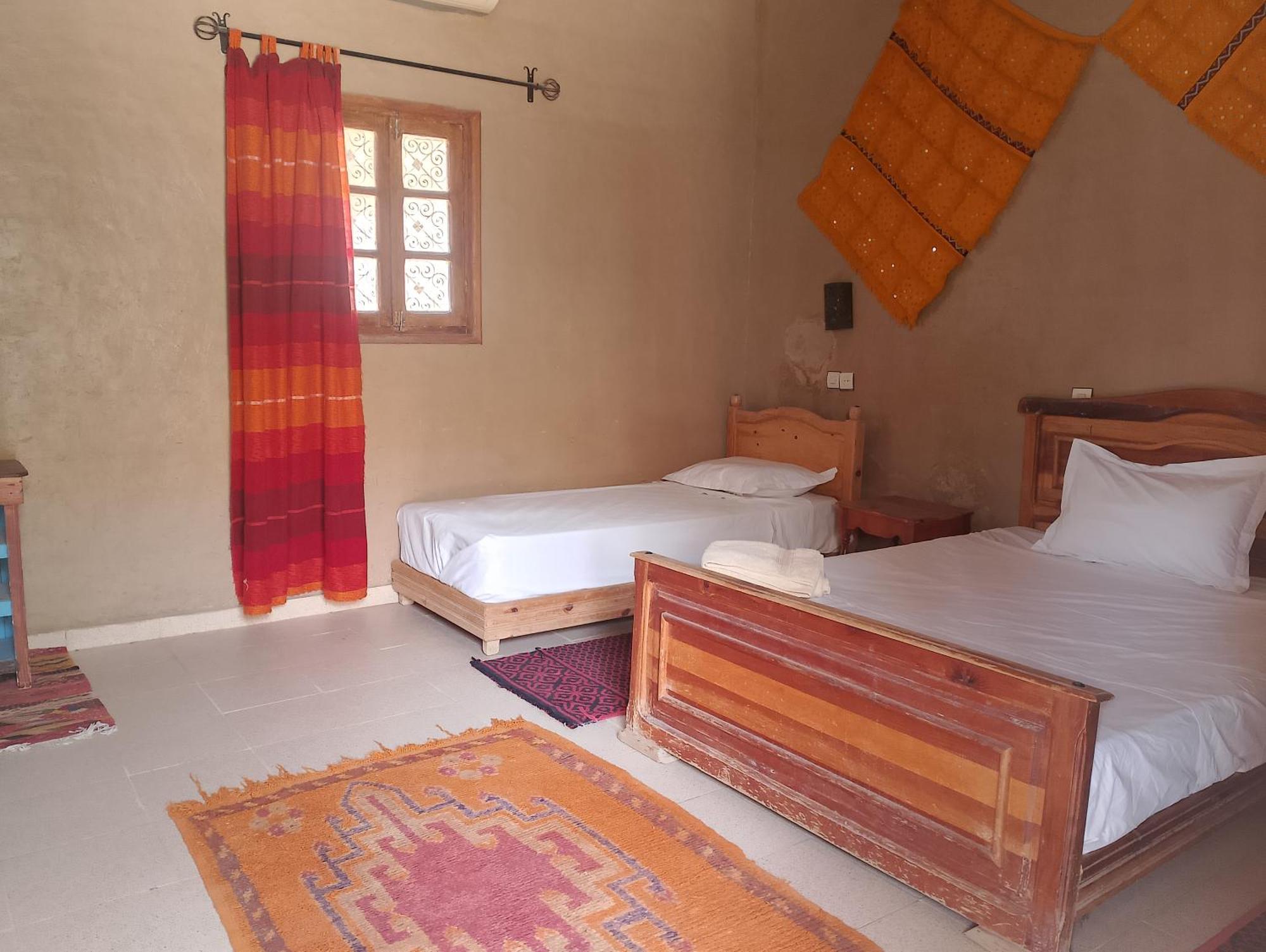 Hotel Riad Oasis Merzouga Bagian luar foto
